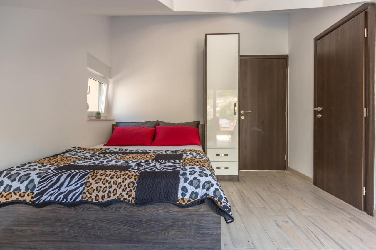 Ferdo 2 * Makarska